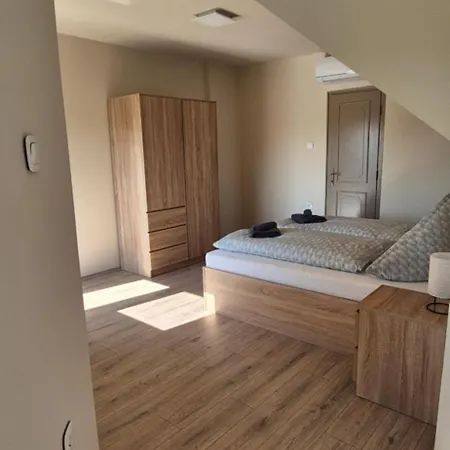 Δωμάτια σε οικογενειακή κατοικία Maycherry